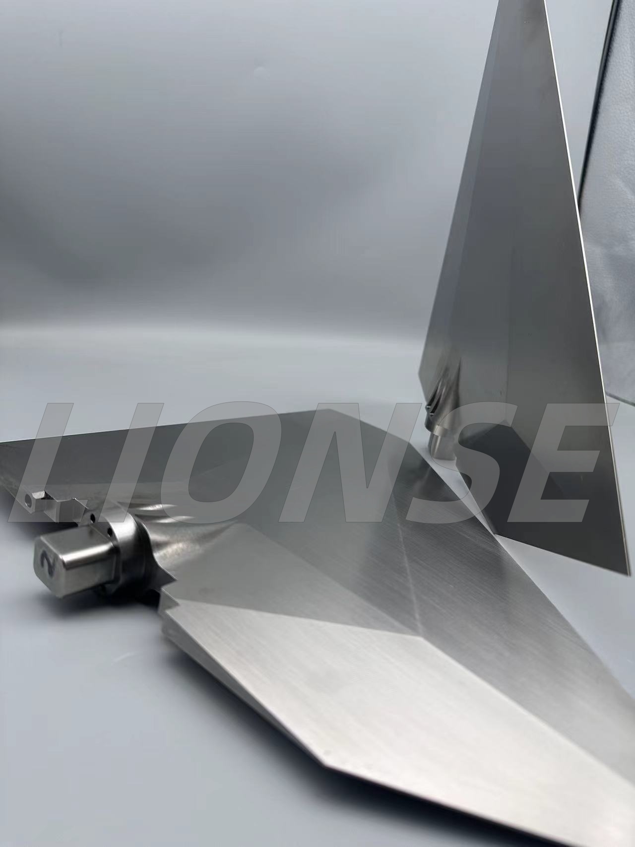 Il ruolo del CNC a 5 assi nella produzione aerospaziale