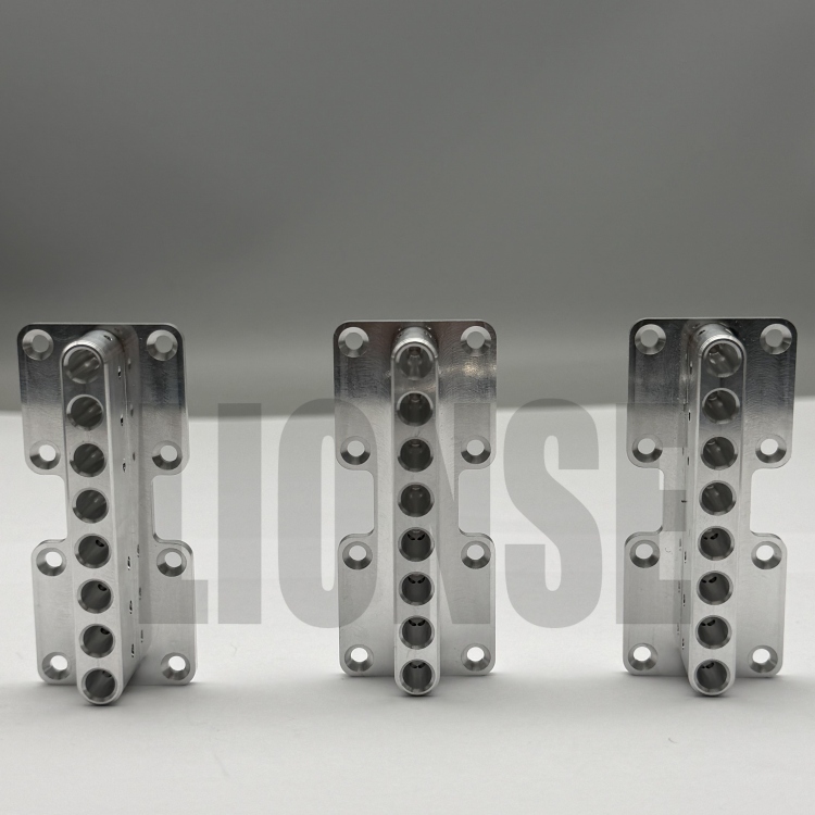 Parti in alluminio lavorate a CNC personalizzate