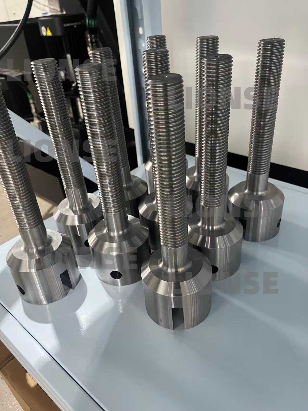 Bulloni tendicatena personalizzati lavorati a CNC