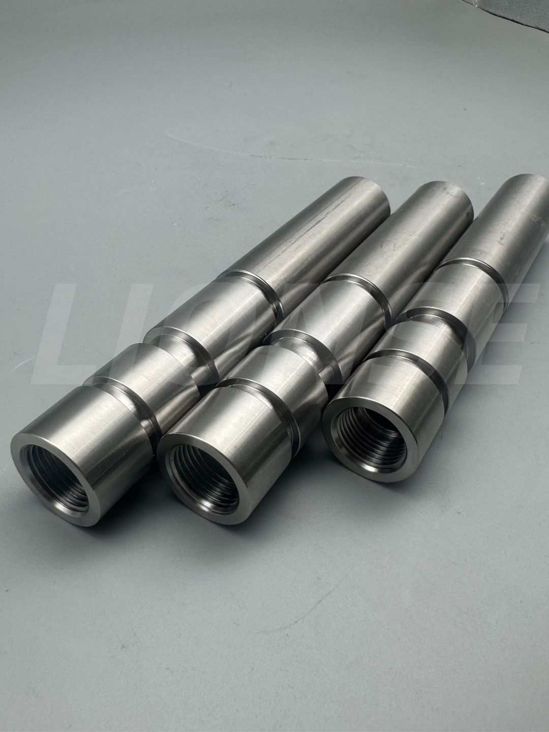 Asta in titanio grado 5 con tornitura NC